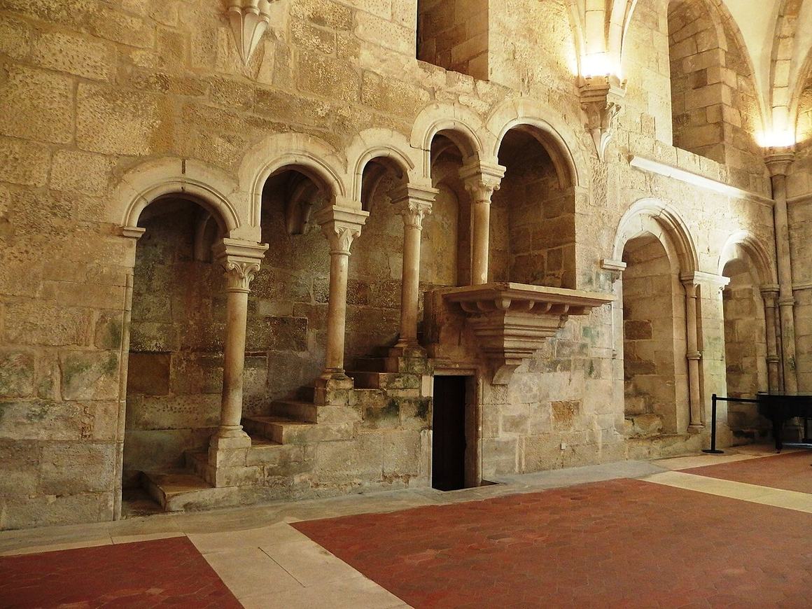 The monks' refectory at Alcobaca monastery with the reader's pulpit