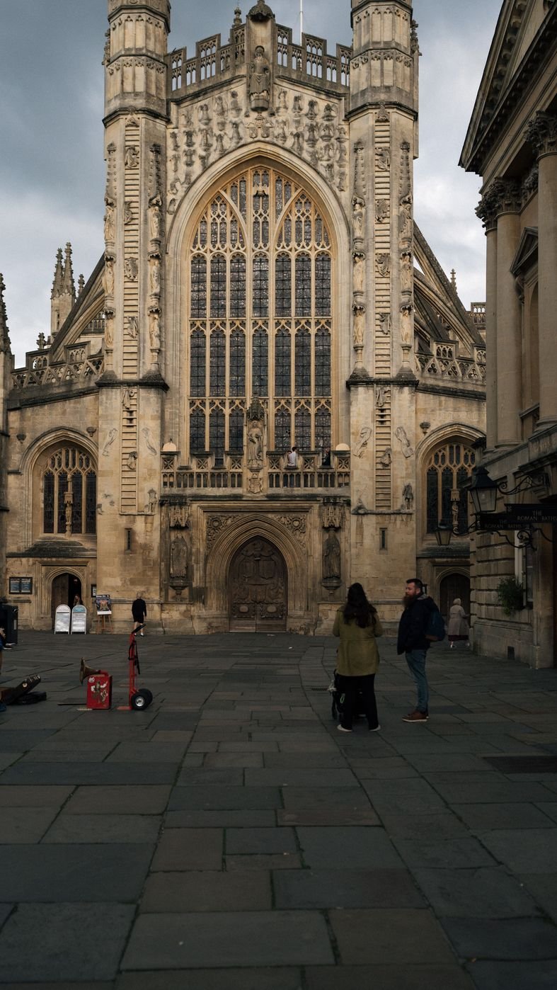 The west front of Bath Abbey in honey-coloured stone