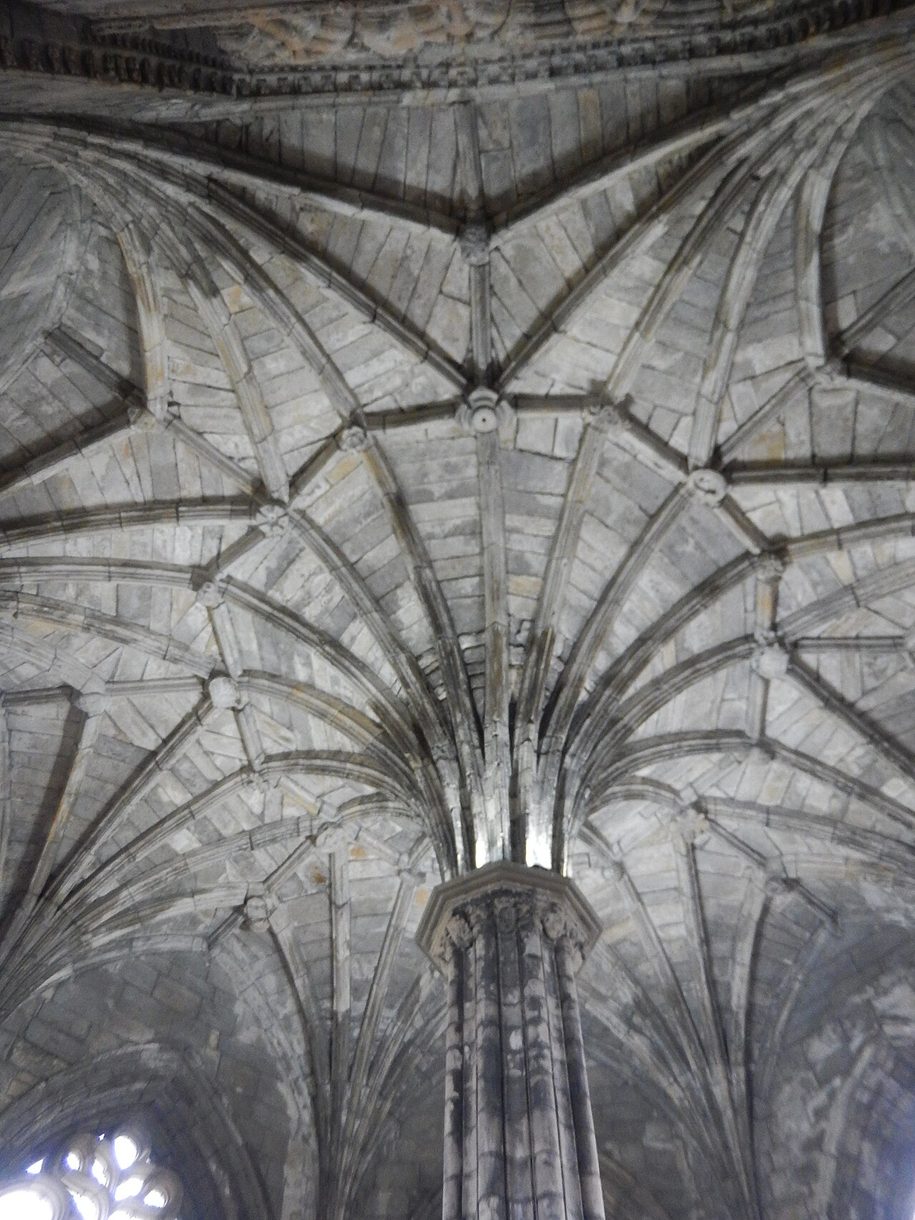 The stone vault of the octagonal chapter house at Elgin Cathedral, its ribs springing from a single central pillar