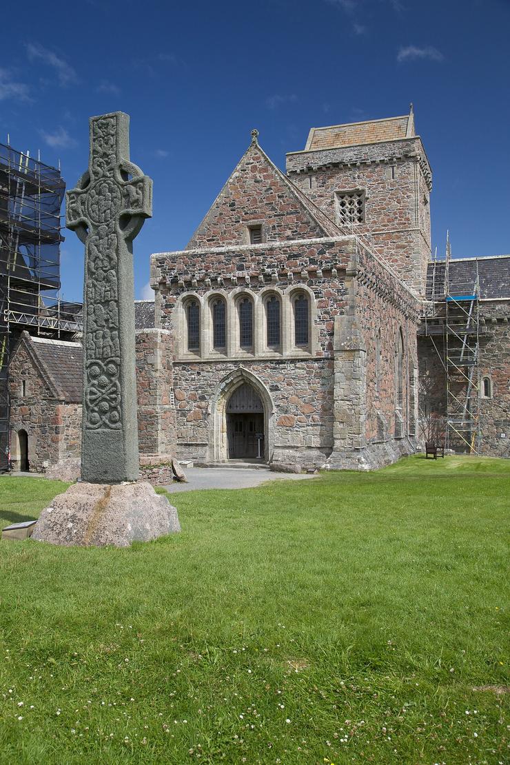 The west front of Iona Abbey church with a replica high cross in front