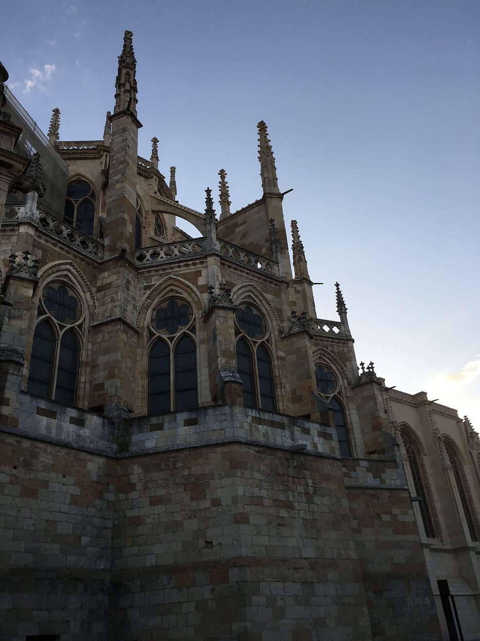 The east end of León Cathedral with flying buttresses and pinnacles against a blue sky