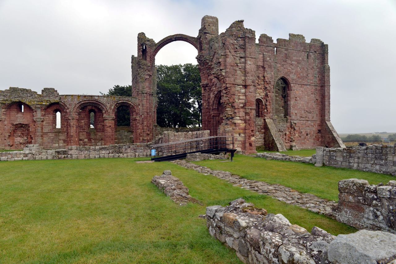 The single surviving rib of the crossing vault, the rainbow arch, spanning the ruins of Lindisfarne Priory