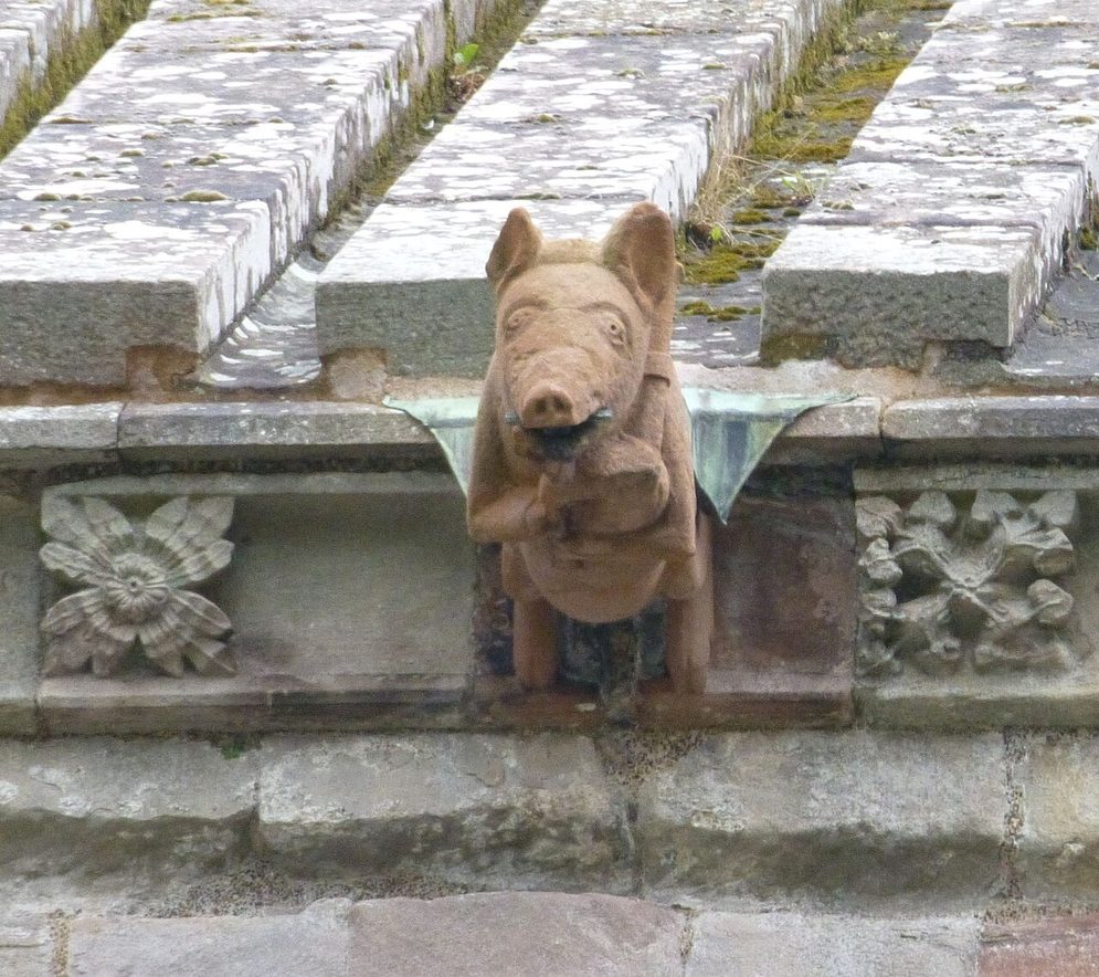 The stone carving of a pig playing the bagpipes on the roof of Melrose Abbey