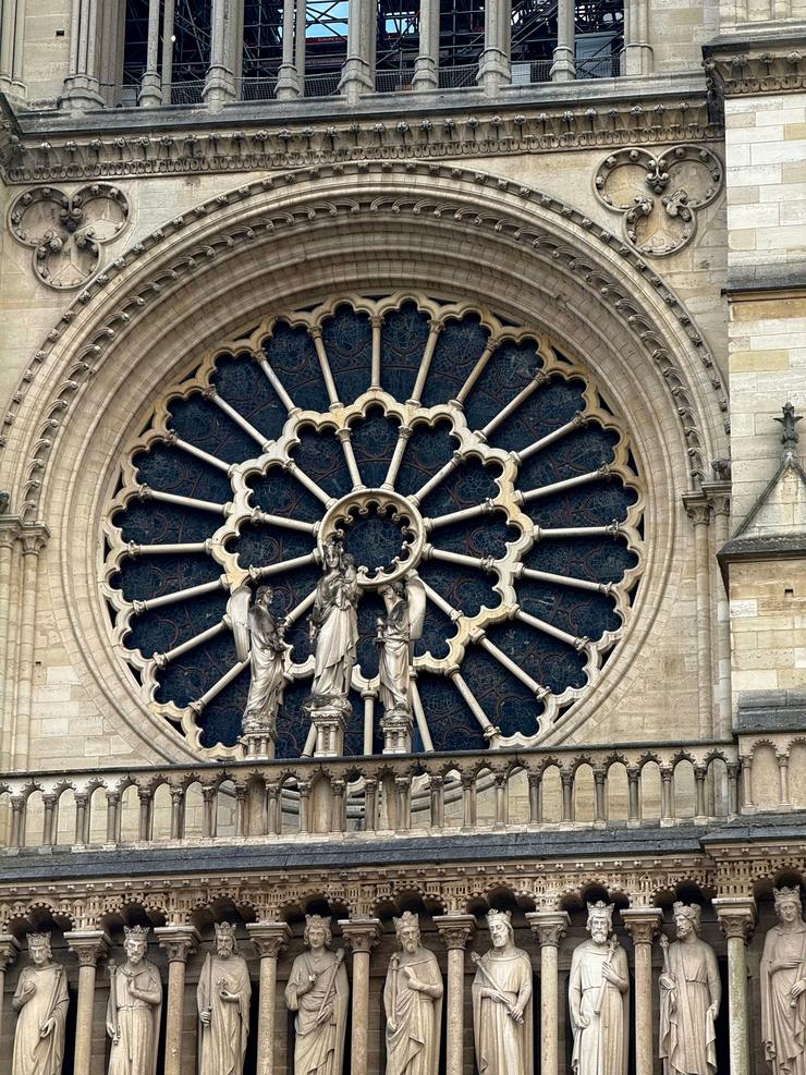 The west rose window of Notre-Dame de Paris with the Virgin and Child and two angels in front