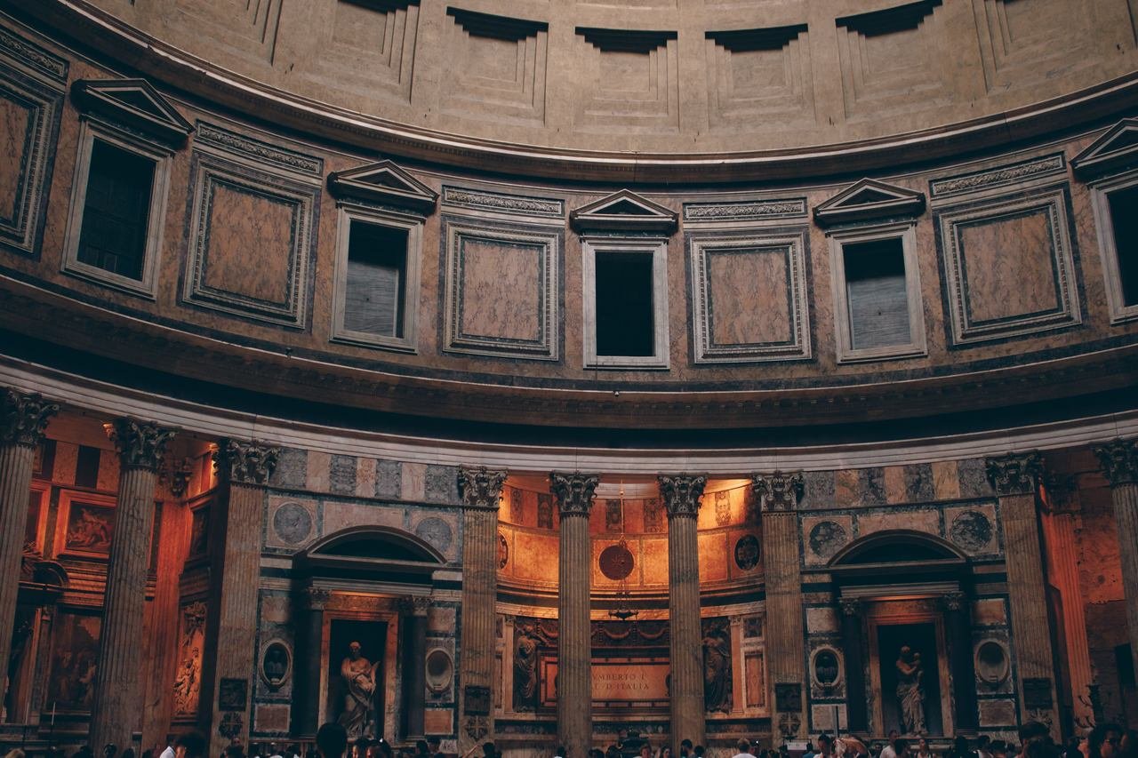 The wall of the Pantheon's rotunda, showing the niches, aediculae and the attic storey above