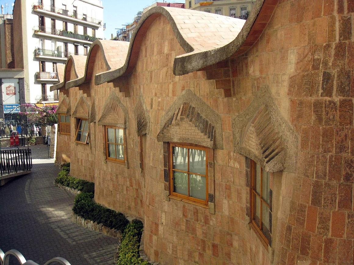 The small Sagrada Familia Schools building with its undulating roof