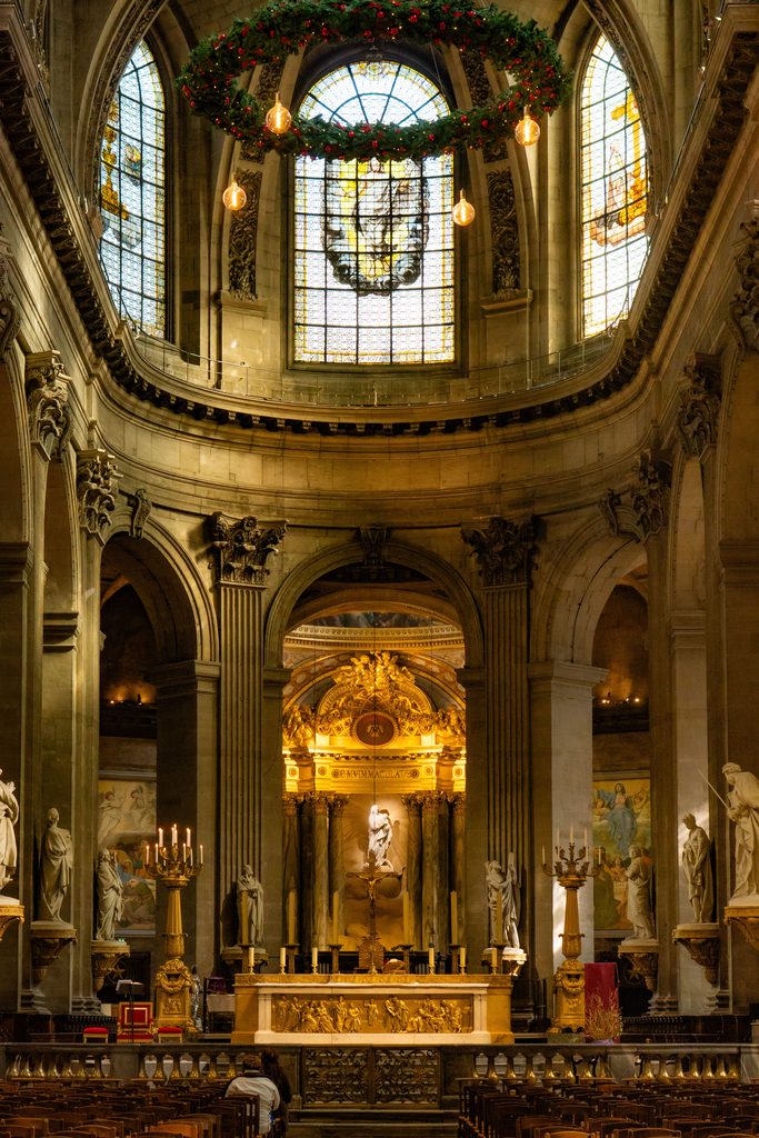 The gilded Lady Chapel at the east end of Saint-Sulpice, with a white marble statue of the Virgin lit from above