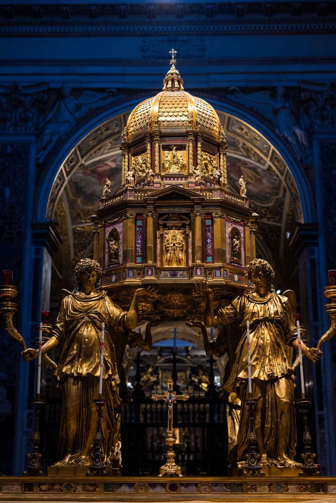 The altar of the Sistine Chapel and Oratory of the Nativity inside Santa Maria Maggiore