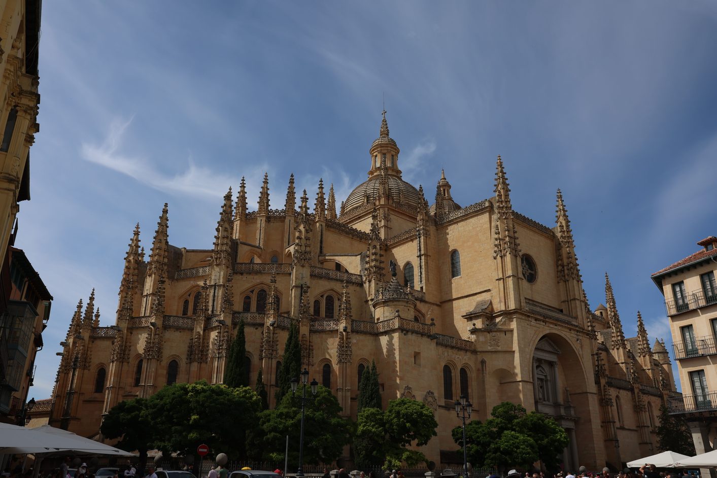 The pinnacles and flying buttresses of the east end of Segovia Cathedral under a clear sky