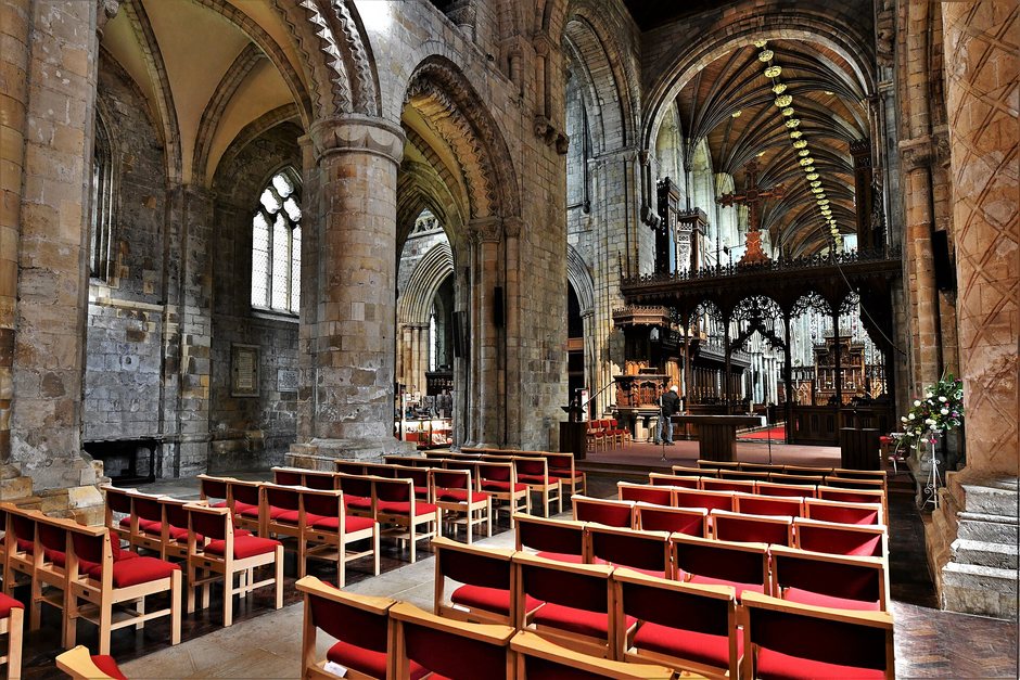 Round Norman arches in the nave of Selby Abbey