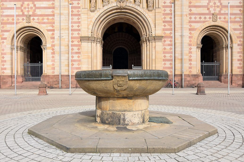 The Domnapf, a huge stone bowl on an octagonal base, in front of the west front of Speyer Cathedral