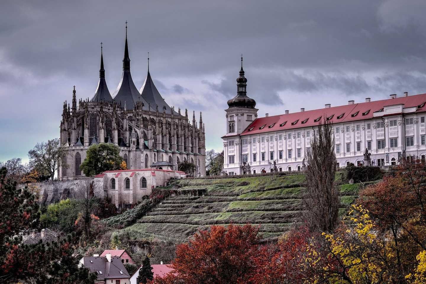 St Barbara&rsquo;s Church and the Jesuit College on the ridge above Kutna Hora