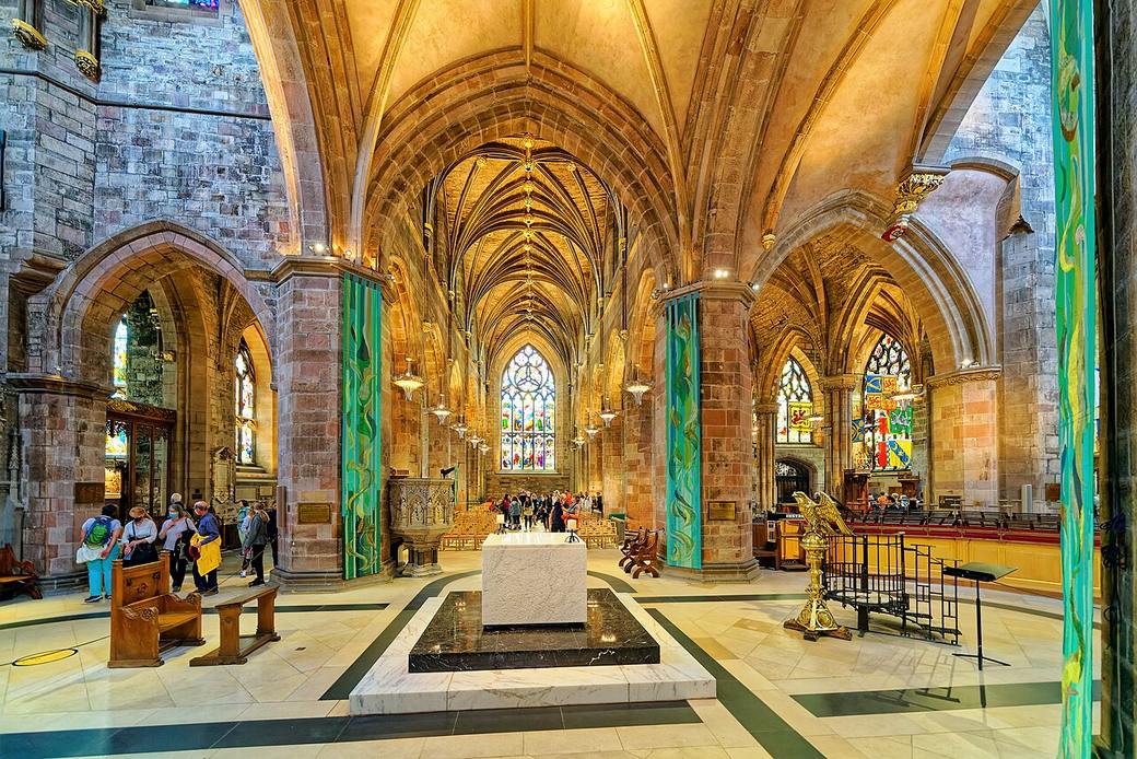 The central communion table under the crossing of St Giles' Cathedral