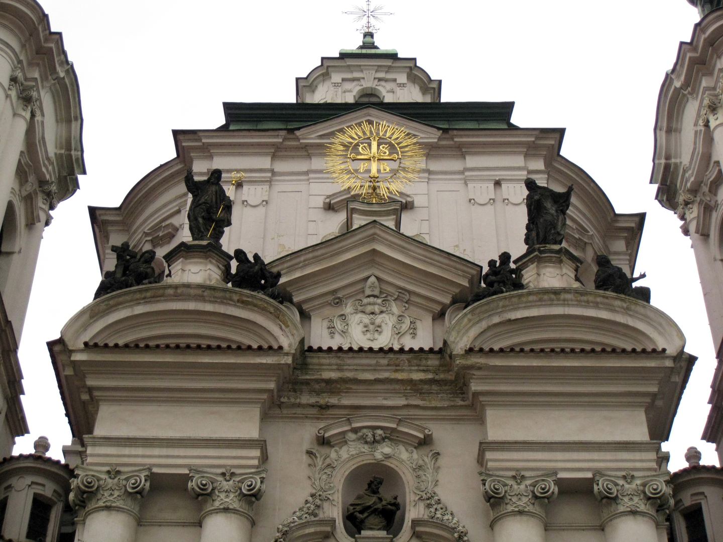 The south gable of St Nicholas Church, Old Town Square