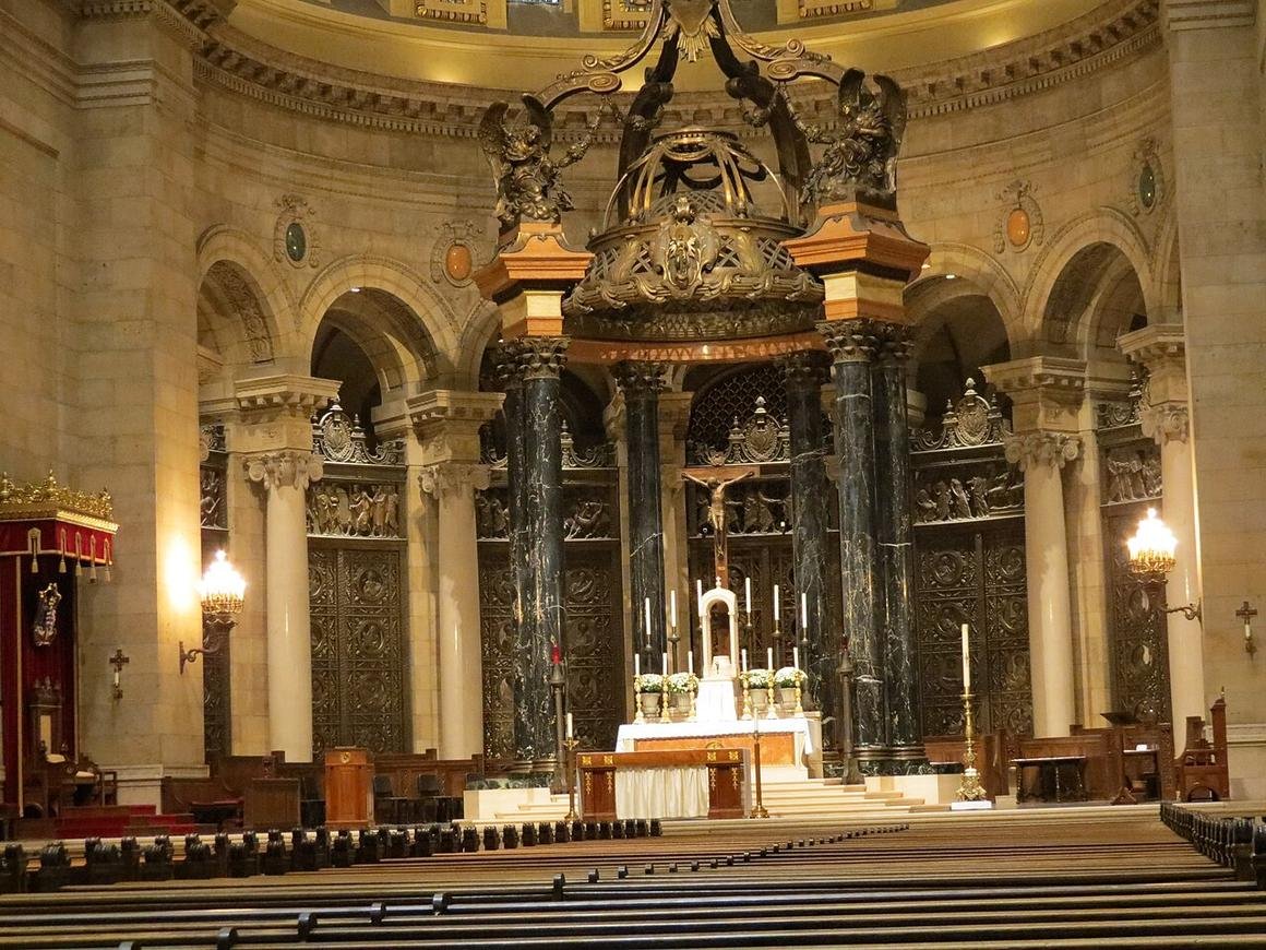 The high altar and baldacchino of St Paul's Cathedral