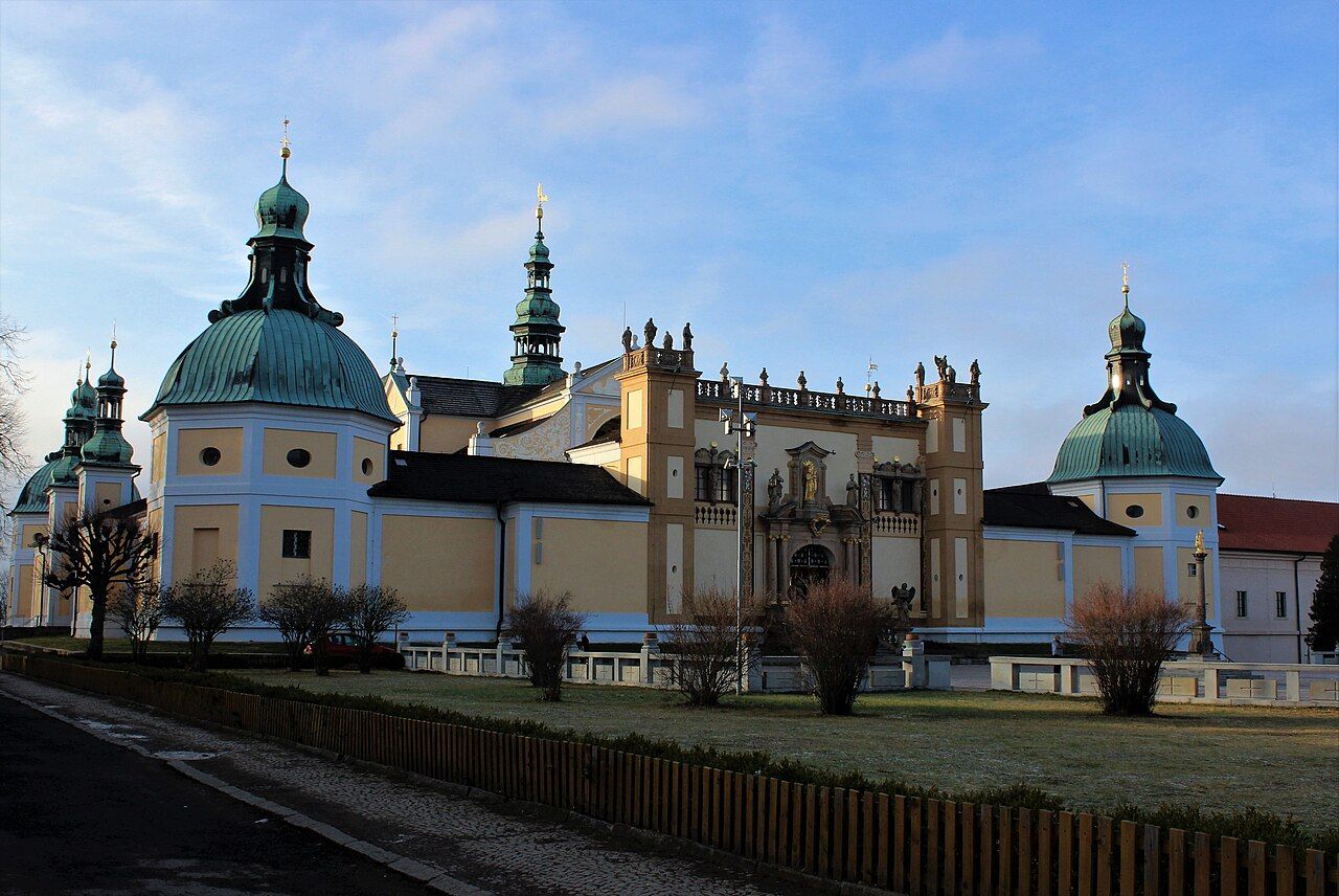 The east side of the Svatá Hora cloister with its domed chapels and central gateway