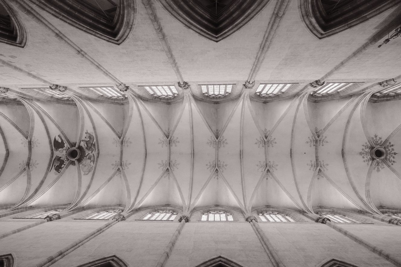 Looking straight up at the white rib vault of the nave of Ulm Minster