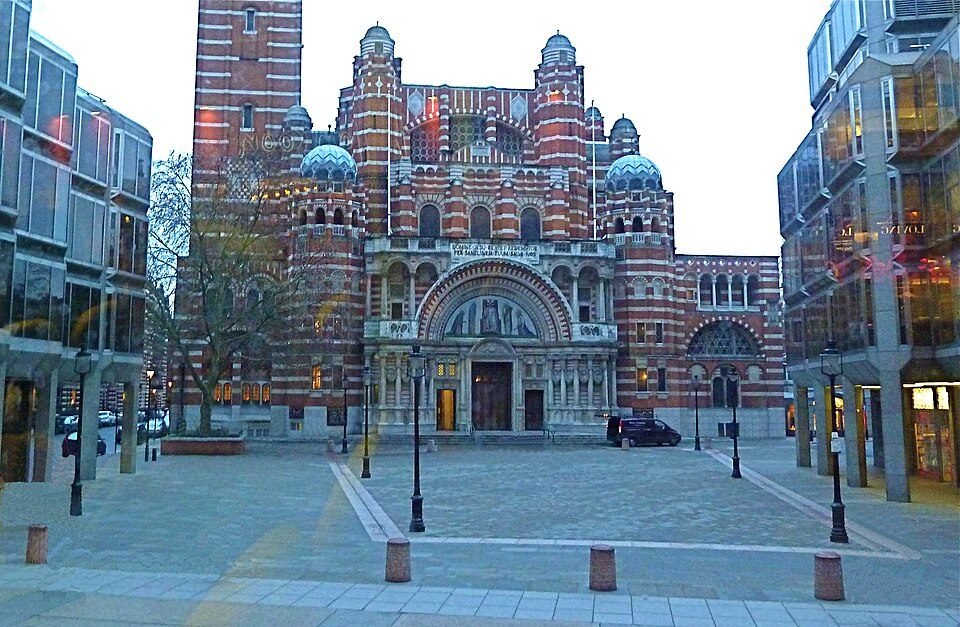The full striped brick-and-stone frontage of Westminster Cathedral seen from the piazza