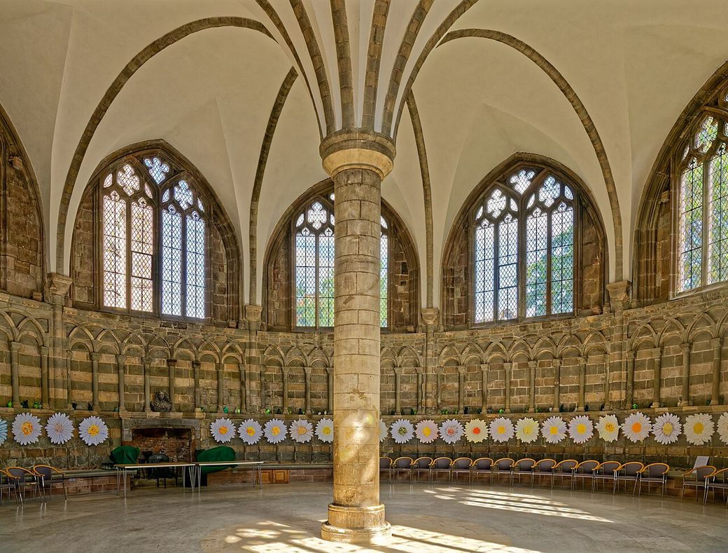 The circular chapter house of Worcester Cathedral with its central column